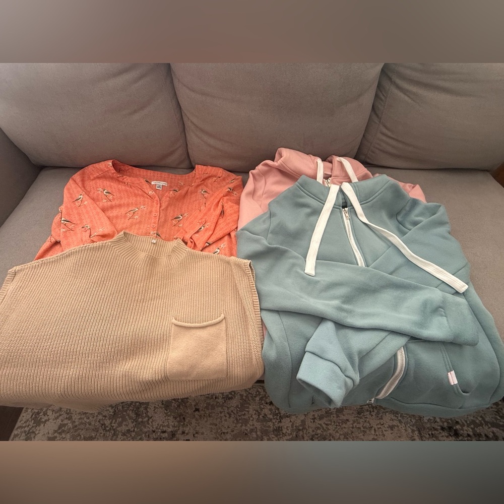 4-Piece Bundle Women’s Tops & Hoodies